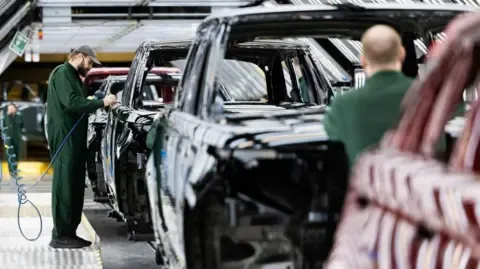 Jaguar Land Rover Supply Chain Staff Allegedly Told to Register for Government Benefits, Labor Group Claims