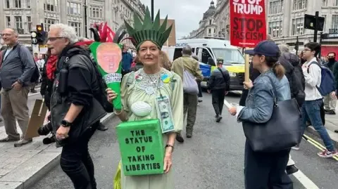 Numerous Demonstrators Gather in Heart of London to Challenge Donald Trump's Return Diplomatic Journey